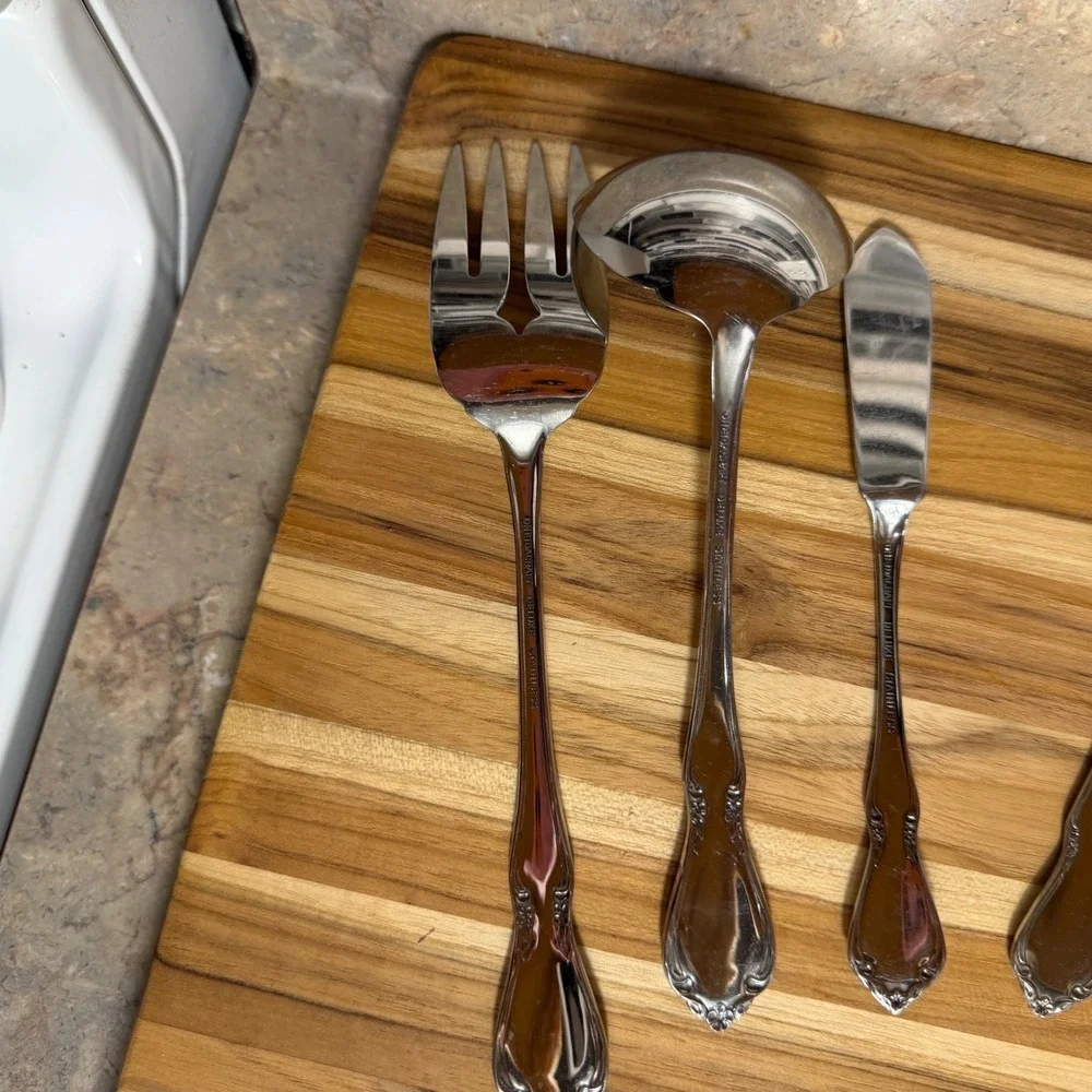 Oneida Chateau Deluxe Stainless Flatware 20 Piece Mixed Lot Serving Pieces